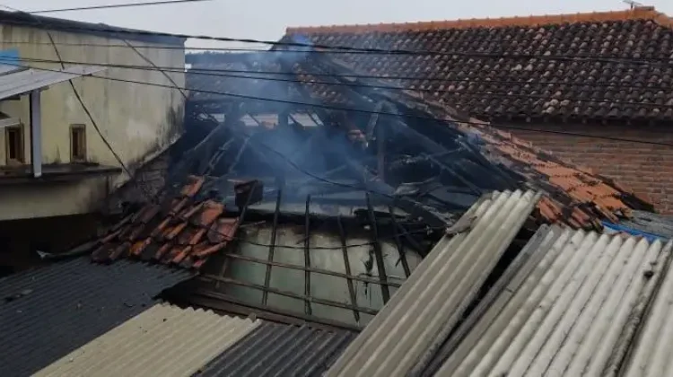 Ruko di Pasar Wates Cirebon Hangus Terbakar, Diduga akibat Korsleting